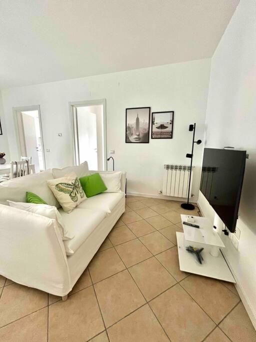 Apartamento Luminoso Trilocale Affori Centro Milán Exterior foto